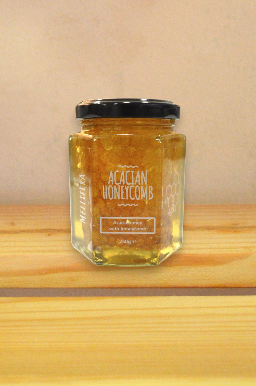 Akacijev med s satjem