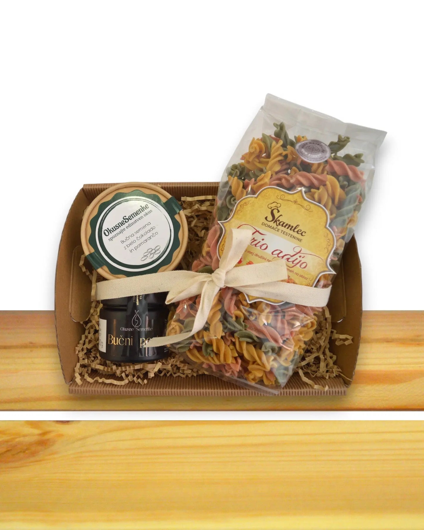 Darilni paket — testenine, bučni pesto, bučna semena s čokolado