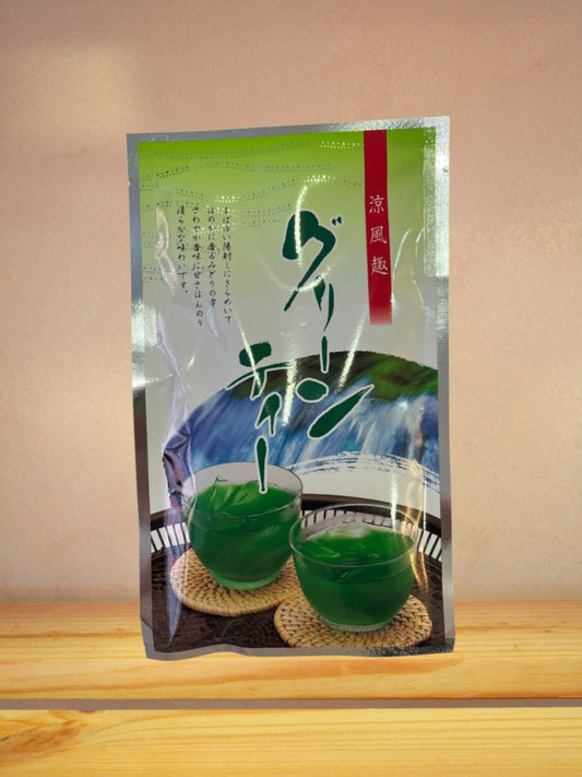 Instant sladkan matcha napitek v prahu