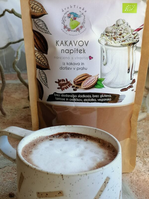 Kakavov napitek z datlji in lucumo