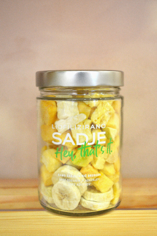 Liofilizirane banane, ananas in mango v kozarcu