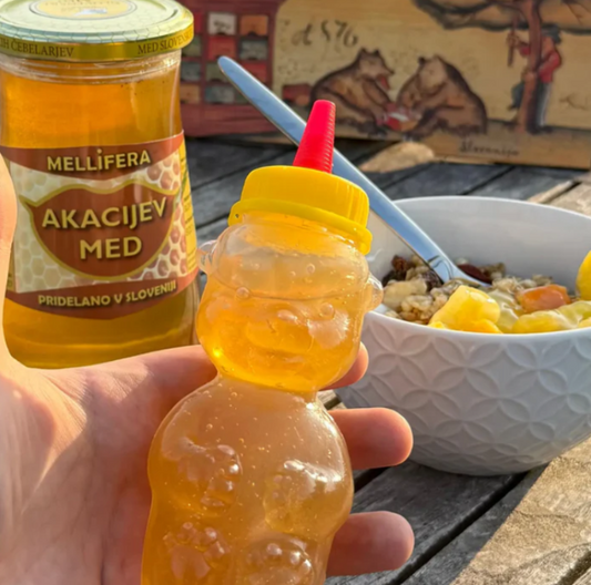 Medvedek - akacijev nesegreti med
