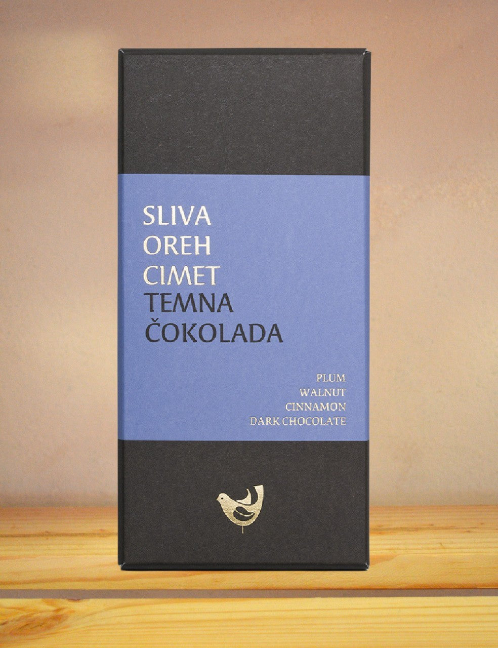 Temna 70% čokladna tablica s slivo, orehi in cimetom