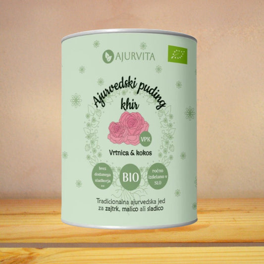 Ajurvedski puding khir z vrtnico in kokosom