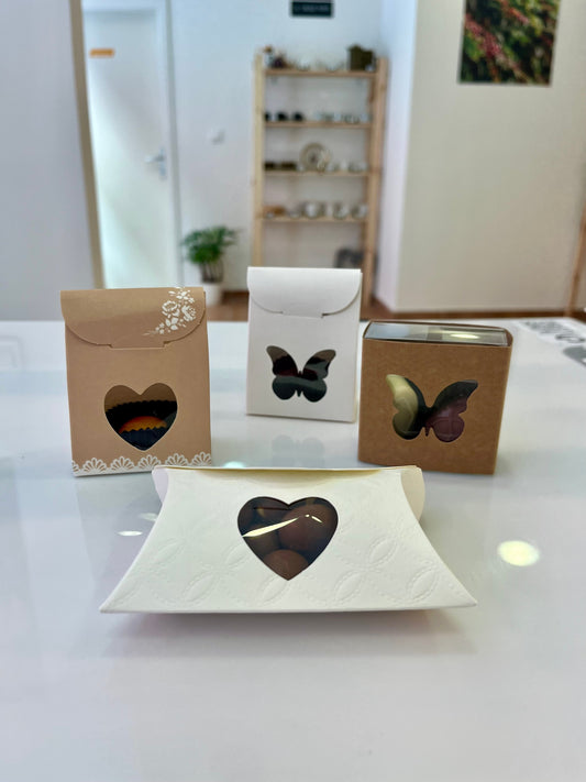 Mini darilne škatlice s čokoladnimi dobrotami