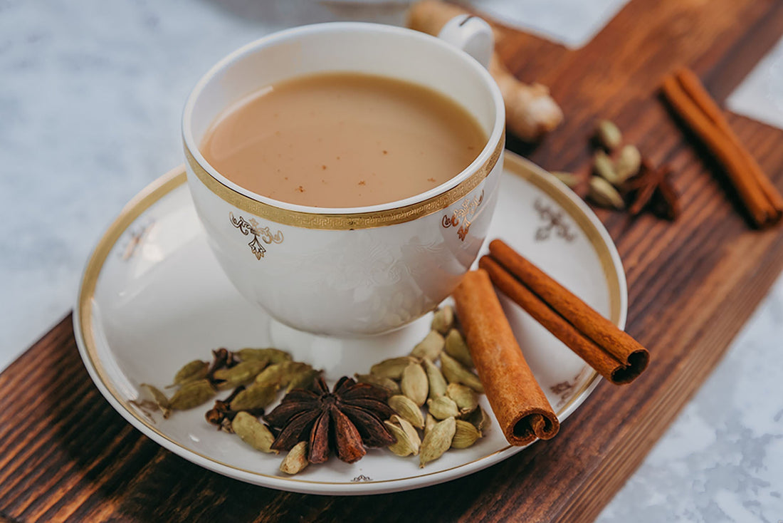 Masala Chai: Tradicionalni začimbni čaj, ki ga lahko pripravite doma