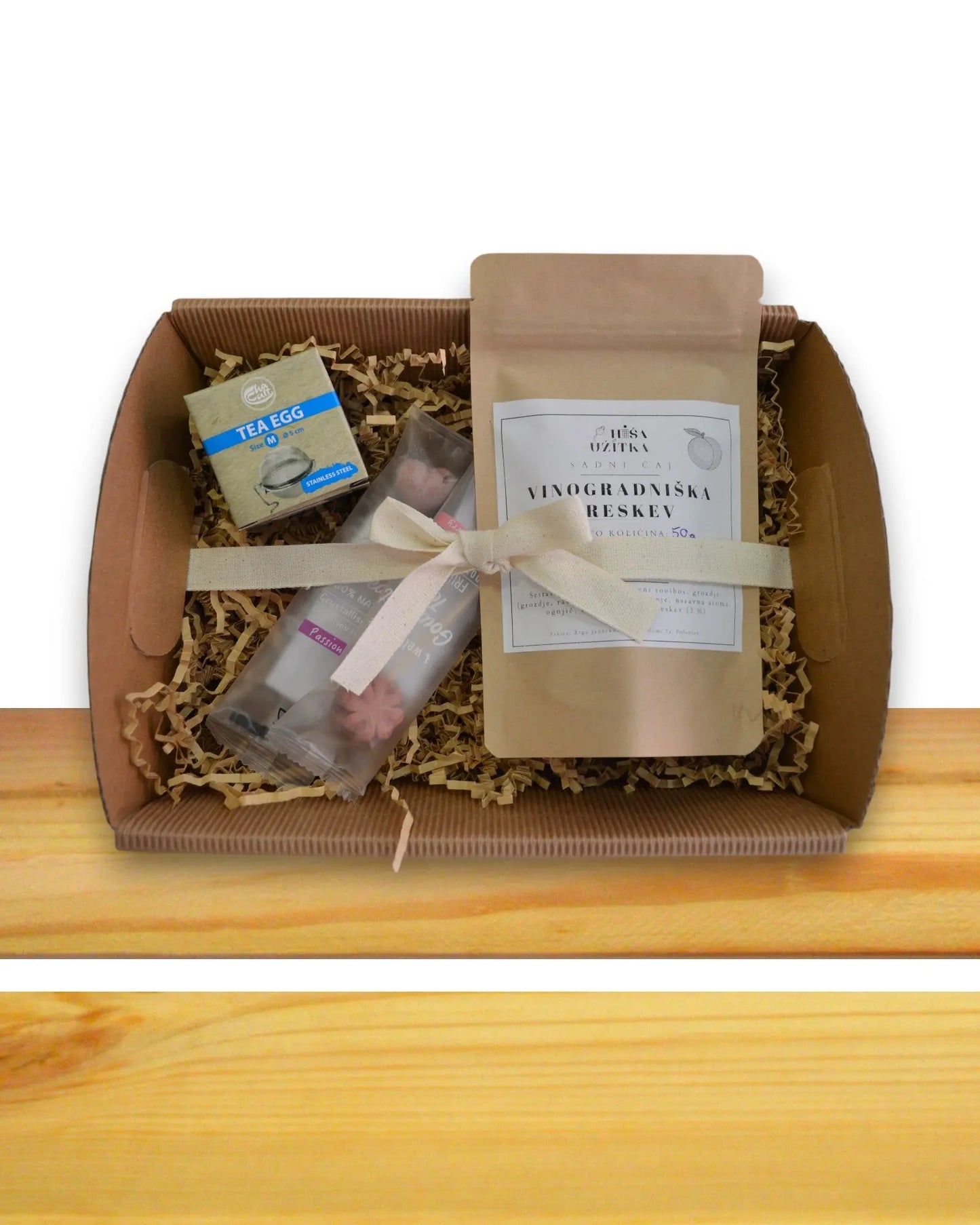 Darilni paket — sadni čaj, kristalizirana čaja na palčki in čajno cedilo