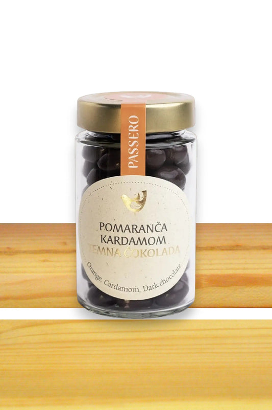 Dražeji s pomarančo, kardamomom in temno čokolado