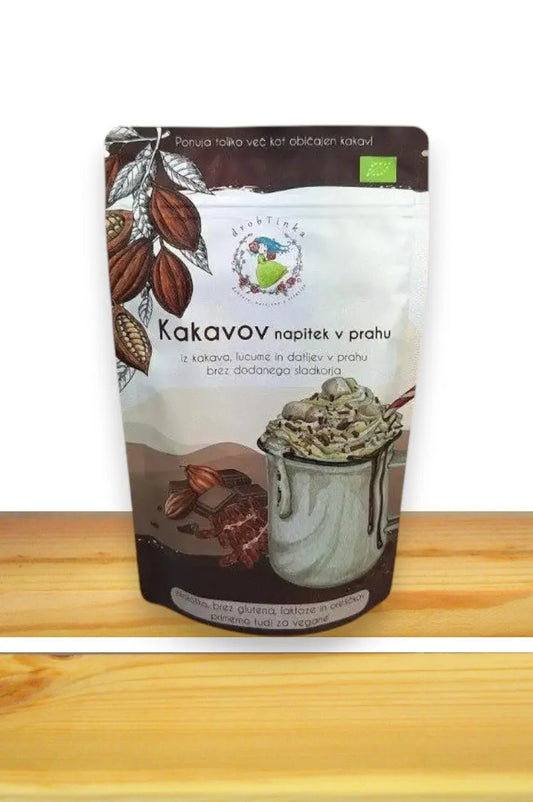 Kakavov napitek v prahu z lucumo in datlji