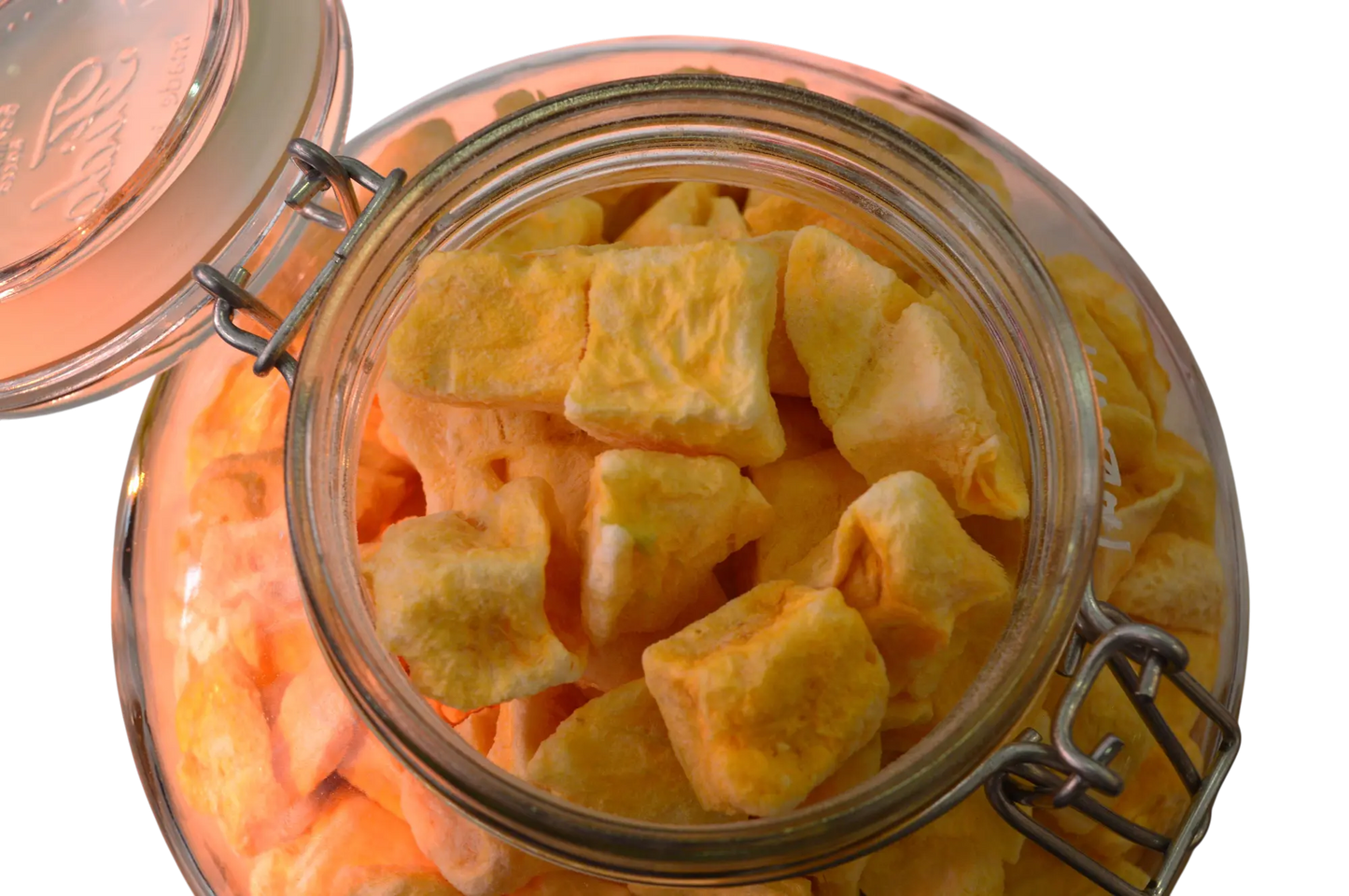 Liofiliziran mango v rinfuzi Majini hrustljavčki