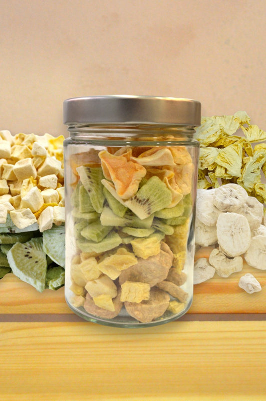 Liofiliziran sadni miks - liofiliziran mango, liofiliziran ananas, liofiizirane banane, liofiliziran kivi