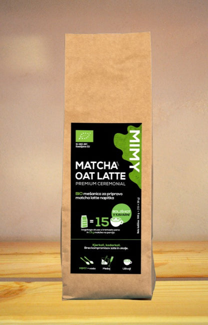 Matcha Oat Latte (ovseni matcha latte napitek v prahu) 