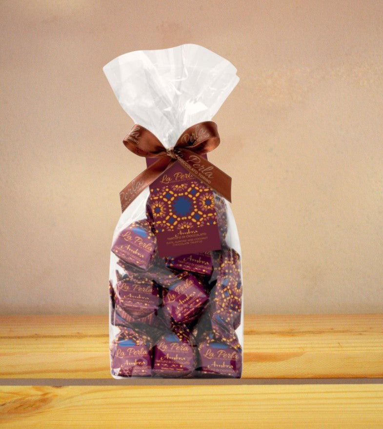 Veganski čokoladni truflji z datlji, kokosom in mandlji